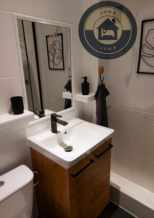 Juna - Nowoczesny Apartament W Centrum Z Widokiem Na Park Pruszków Esterno foto