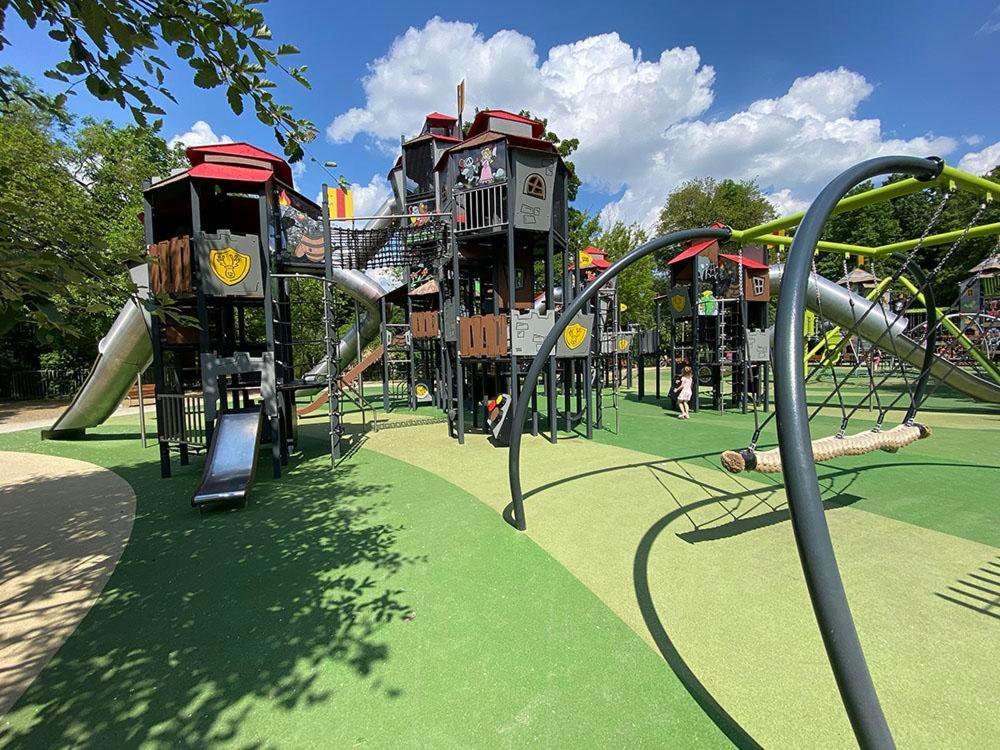 Juna - Nowoczesny Apartament W Centrum Z Widokiem Na Park Pruszków Esterno foto