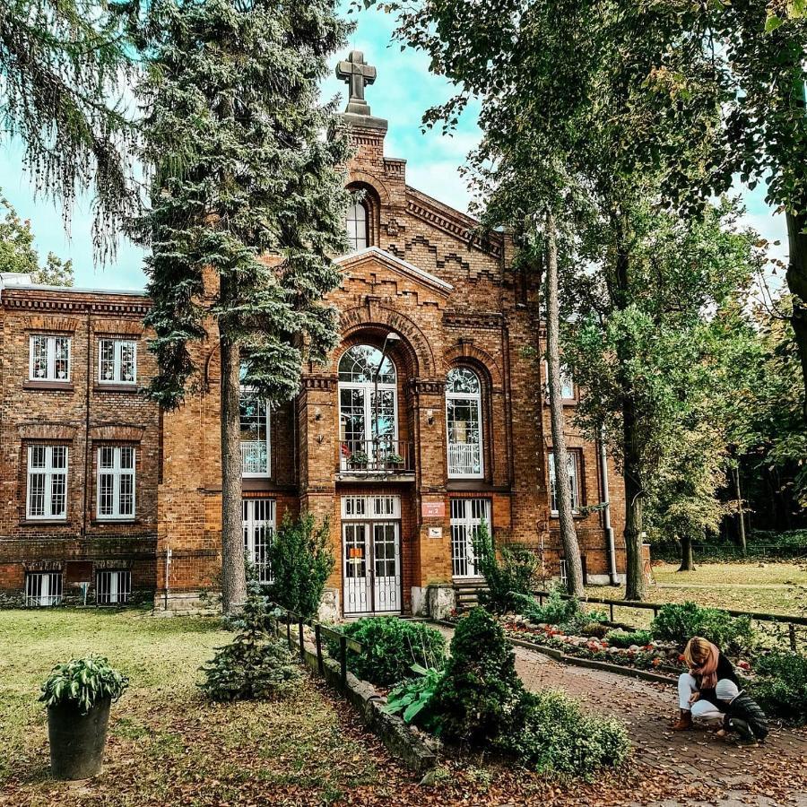 Juna - Nowoczesny Apartament W Centrum Z Widokiem Na Park Pruszków Esterno foto