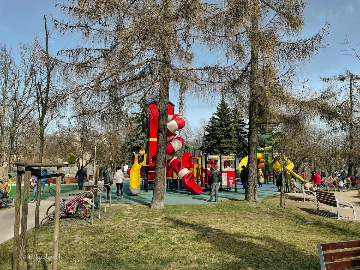 Juna - Nowoczesny Apartament W Centrum Z Widokiem Na Park Pruszków Esterno foto